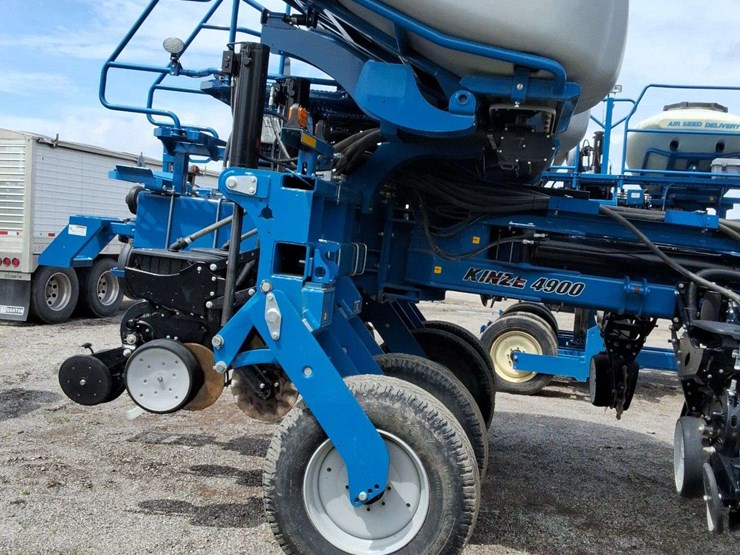 kinze-24-center-fill-planter,-30''-image-12