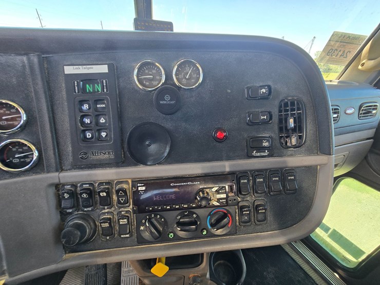 2017-peterbilt-365-image-118