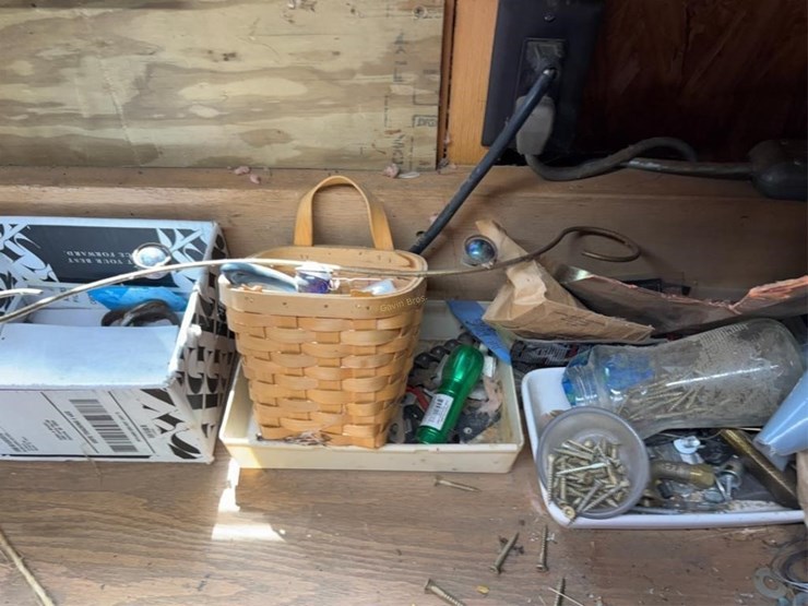 contents-of-shelves-&-hardware-image-7