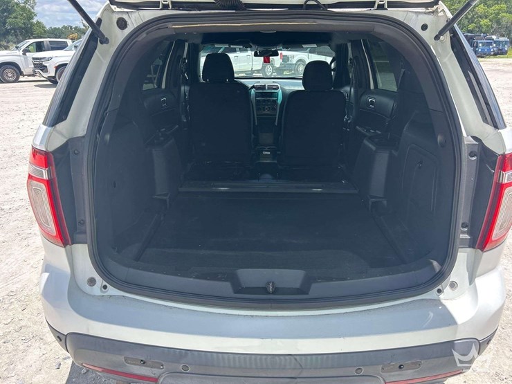 2013-ford-explorer-image-23