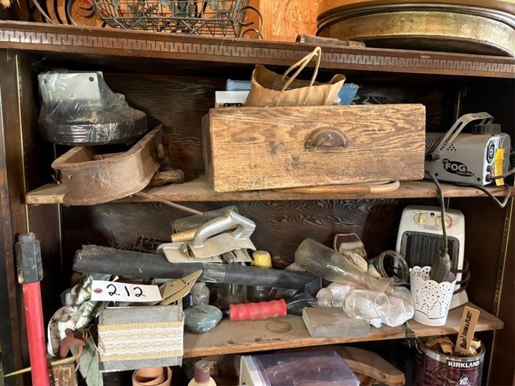 shelves-&-corner-contents.-image-12