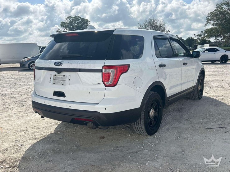 2016-ford-explorer-image-3