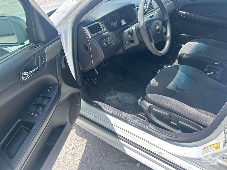 2013-chevrolet-impala-sedan-image-20