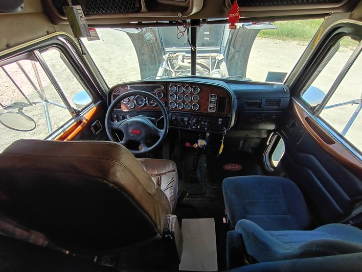 2005-peterbilt-379-image-73