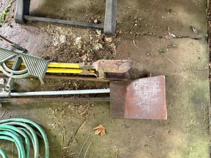 post-hole-digger,-pipe-bender-&-other-image-2