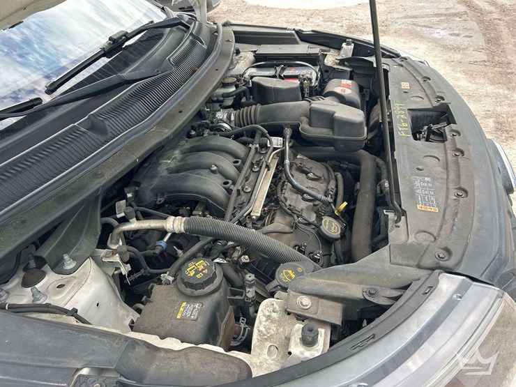 2016-ford-explorer-image-8