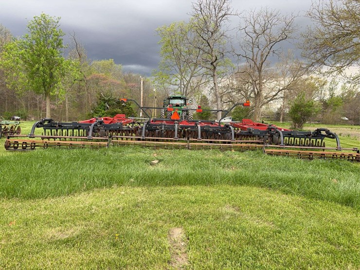 case-ih-330-image-11