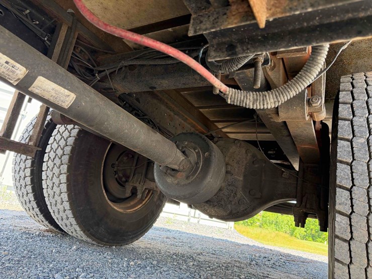 2012-hino-268-image-13