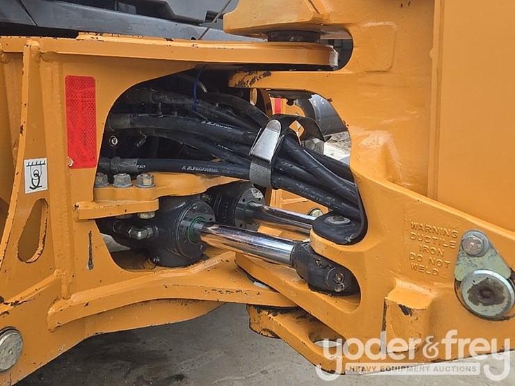 2019-case-580sn-image-27