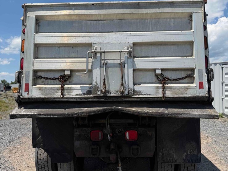 2011-peterbilt-337-image-4