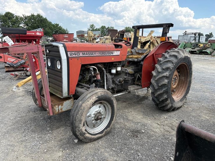 massey-ferguson-240-image-18