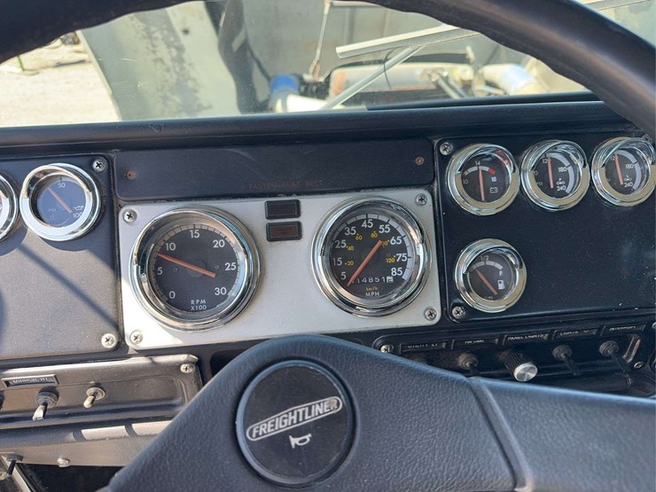 1996-fld-120-freightliner-day-cab-semi-image-40