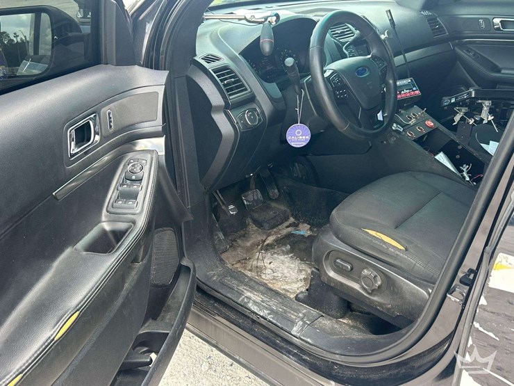 2017-ford-explorer-image-11