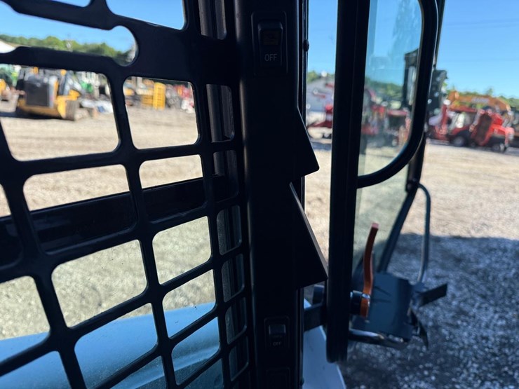 2024-bobcat-s770-image-23