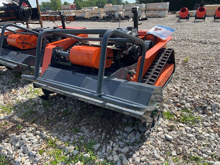 sdlool-model-lm1200q-remote-control-tracked-lawn-mower-image-9