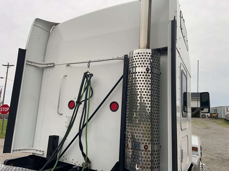 2004-kenworth-t600-image-42