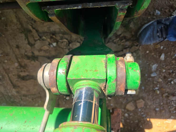 2010-john-deere-6115d-image-72