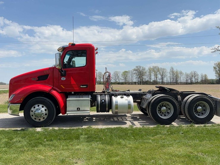peterbilt-579-image-3