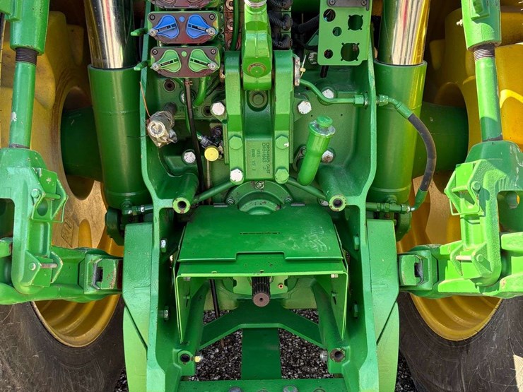 2010-john-deere-8320r-image-67