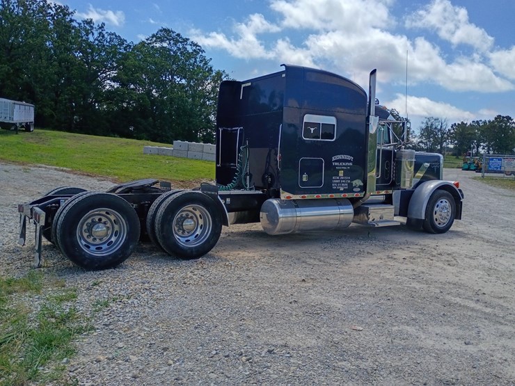 2005-peterbilt-379-image-10