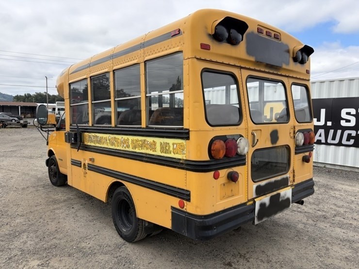 2002-chevrolet-express-3500-image-6