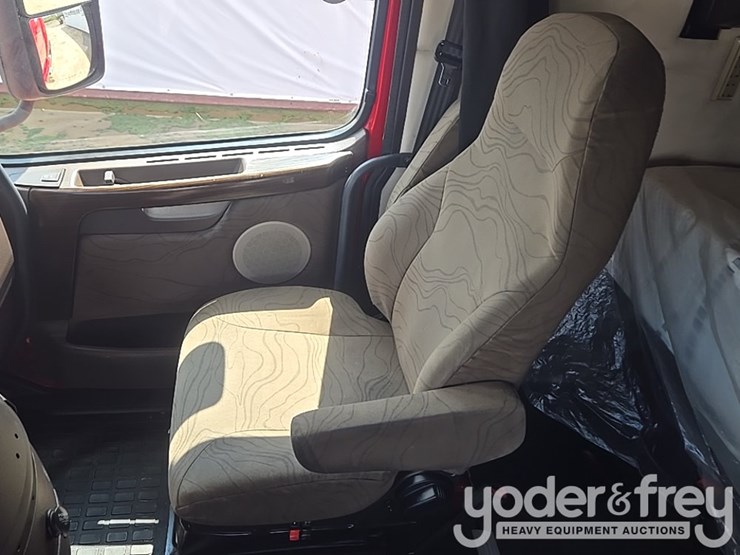 2015-volvo-vnl-image-60