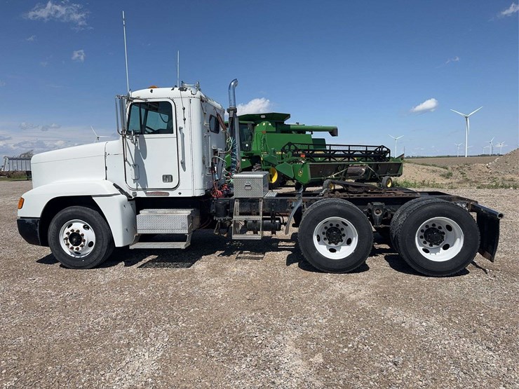 1996-fld-120-freightliner-day-cab-semi-image-3