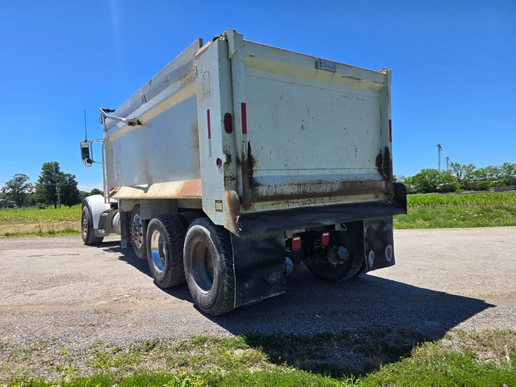 2017-peterbilt-365-image-11