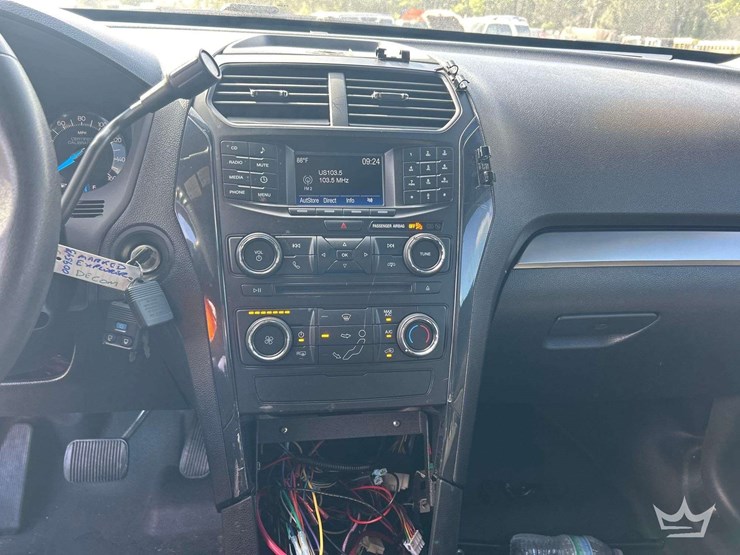 2016-ford-explorer-image-18