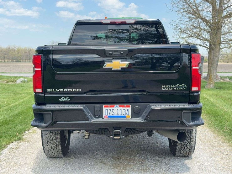 2025-chevrolet-silverado-2500hd-high-country-image-6