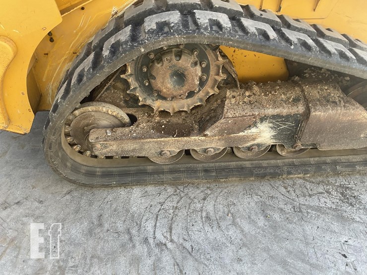 2017-deere-317g-image-10