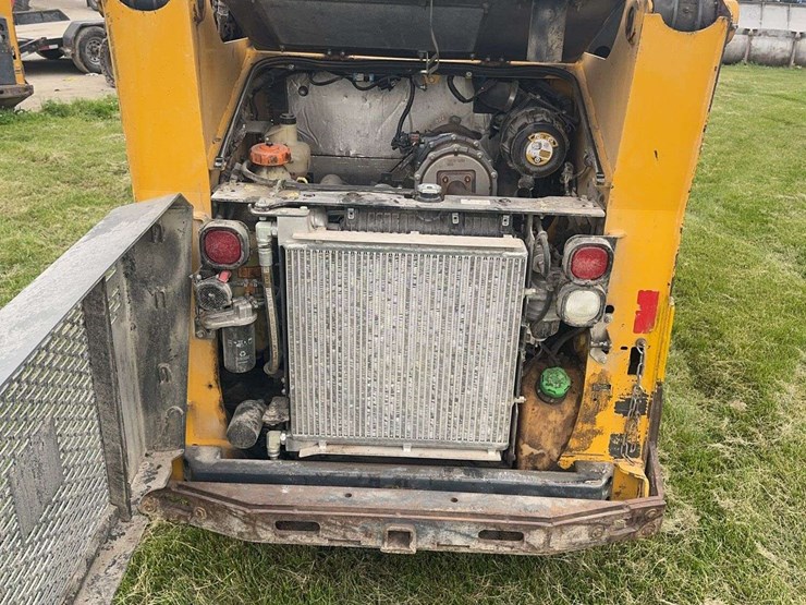 deere-318g-image-16