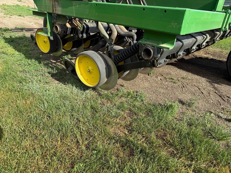 john-deere-750-image-12