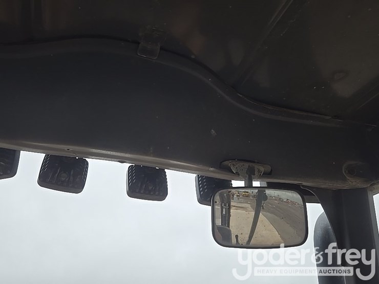 2019-case-580sn-image-53