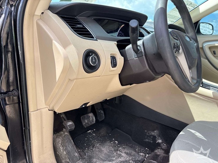 2018-ford-taurus-sedan-image-15