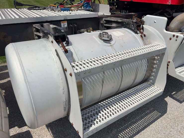 peterbilt-579-image-48