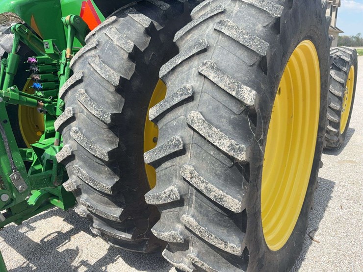 2013-john-deere-8285r-image-43