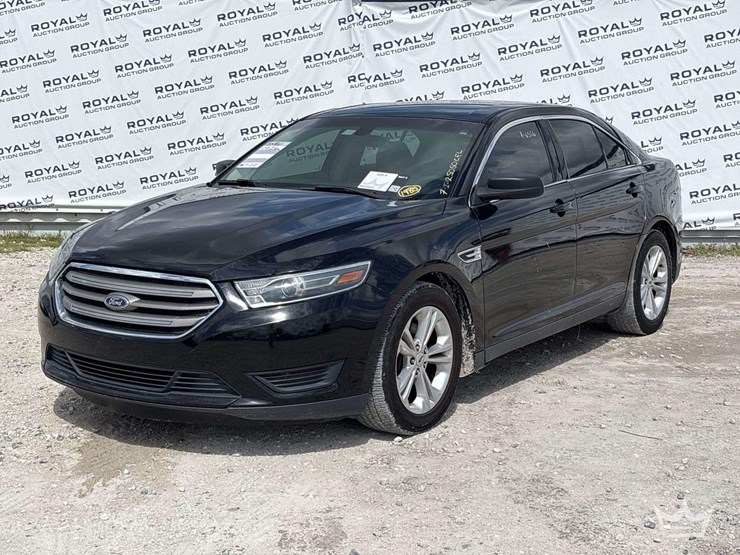 2018-ford-taurus-sedan-image-1