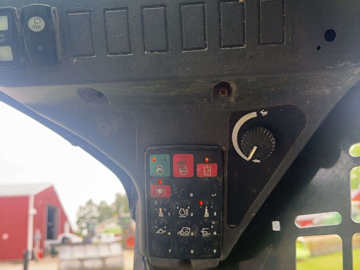deere-318g-image-19