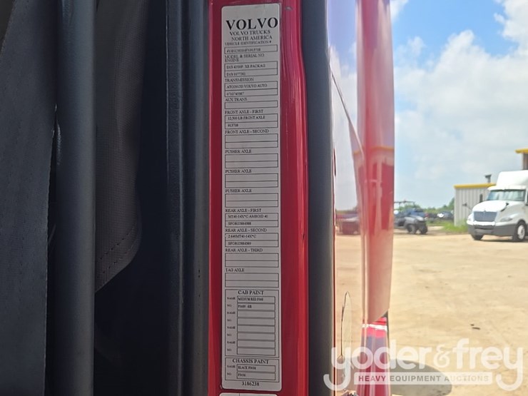 2015-volvo-vnl-image-81