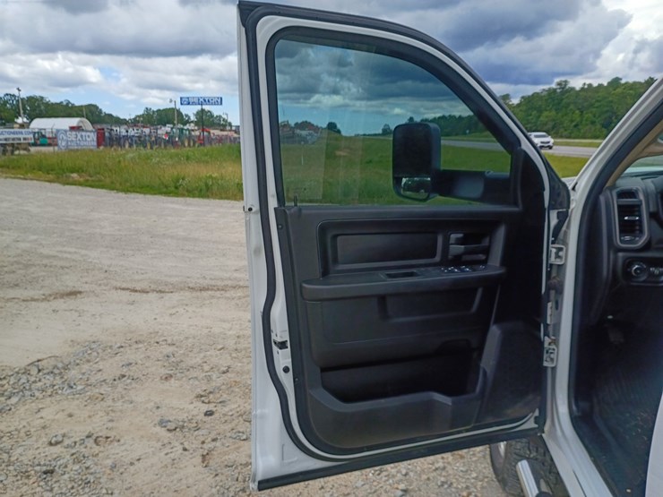 2020-dodge-2500-image-30