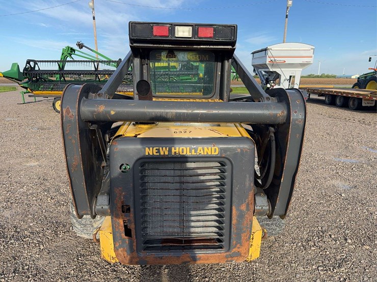 new-holland-l185-image-6