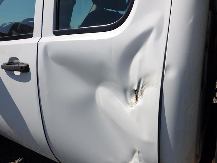 2013-chevrolet-3500hd-image-18