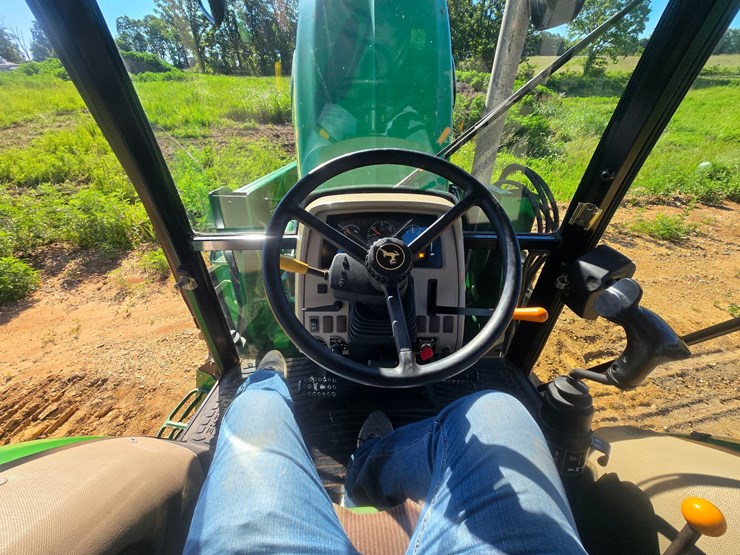 2010-john-deere-6115d-image-40
