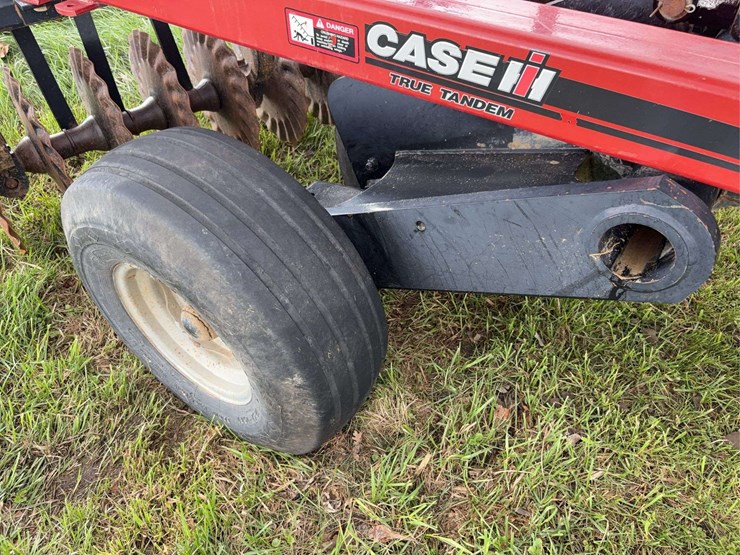 case-ih-330-image-35