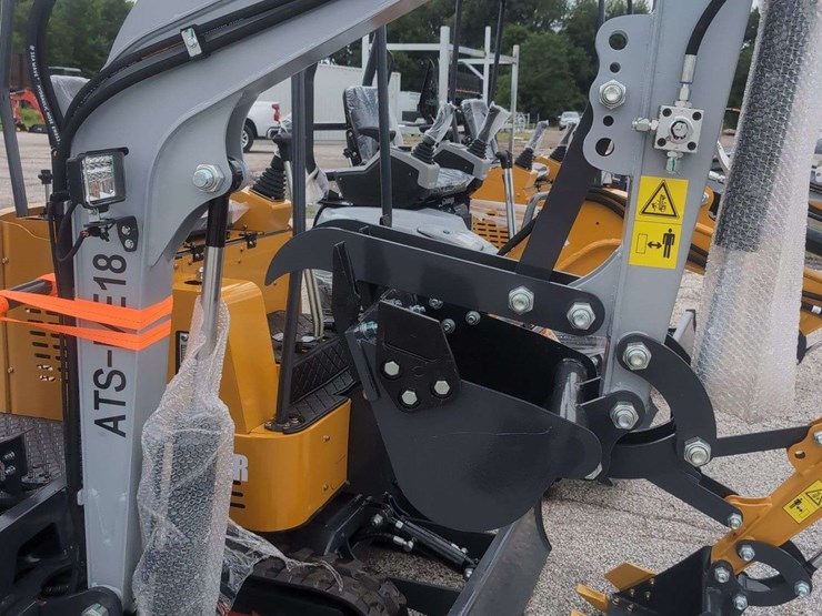 ats-mini-excavator-ats-me18---11.4-hp---grey-image-3