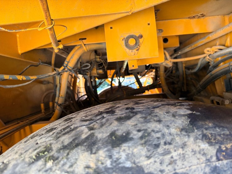 2000-john-deere-6-image-42