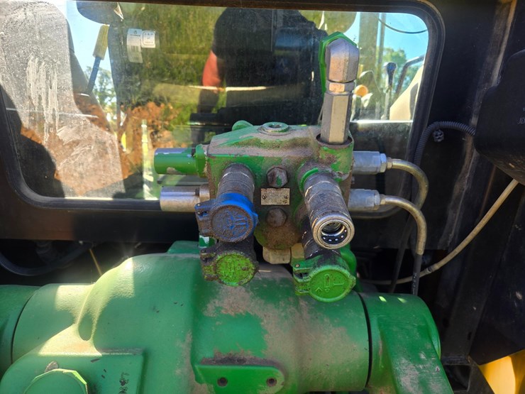 2010-john-deere-6115d-image-51
