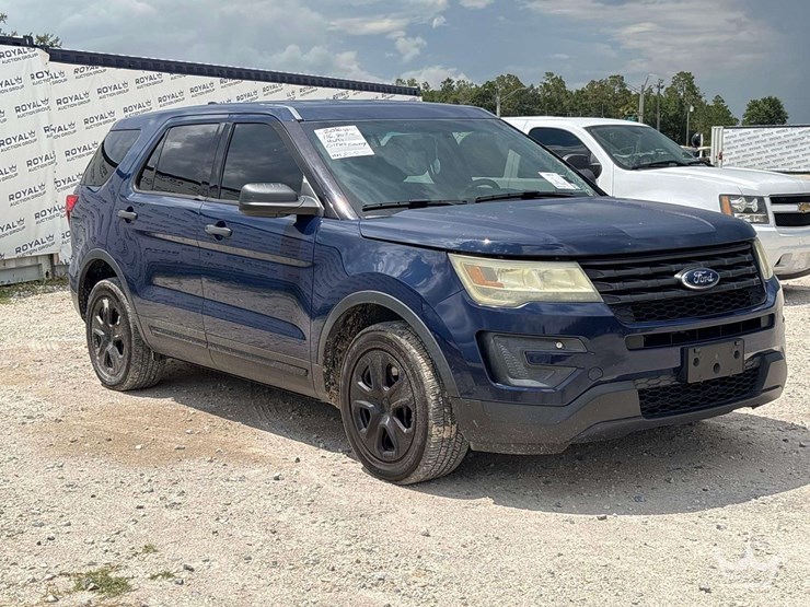 2016-ford-explorer-image-2
