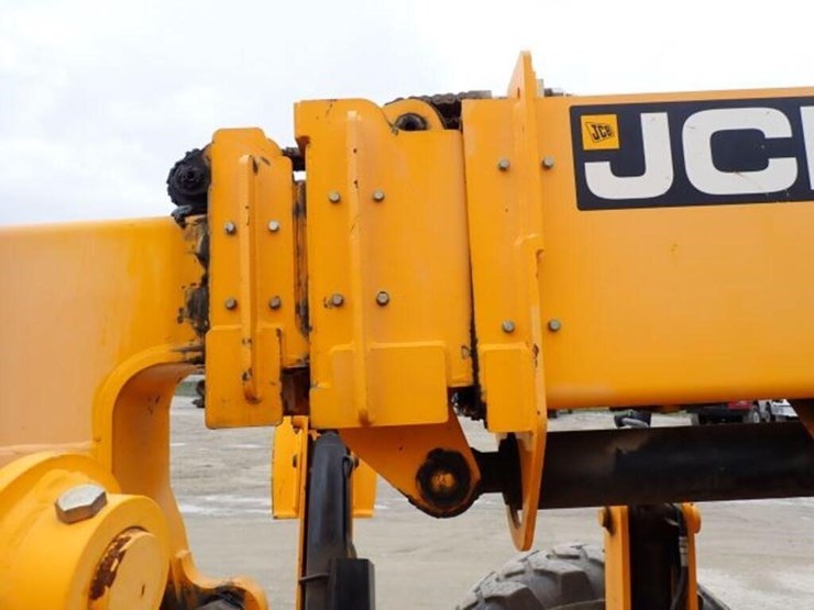 2010-jcb-510-56-image-47
